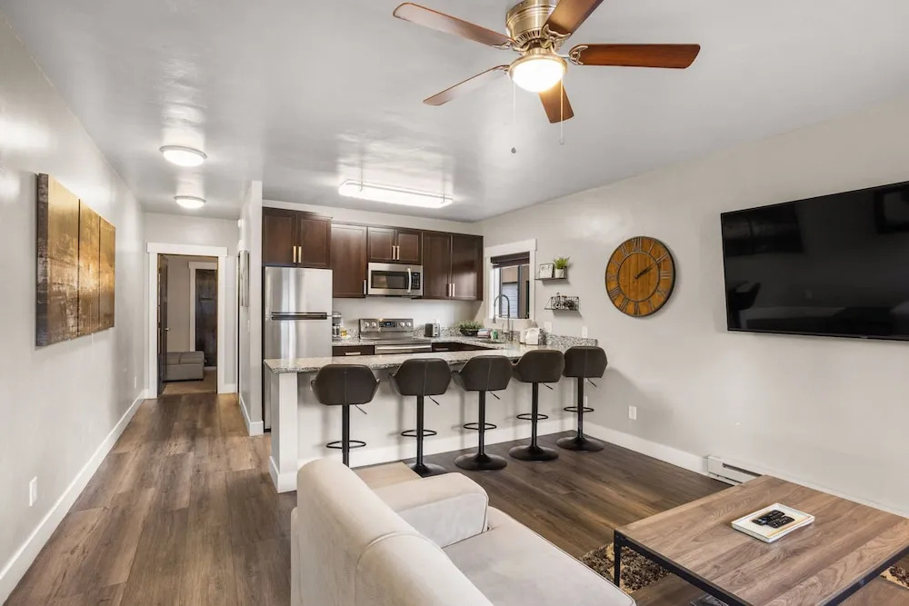 The Yellowstone Hideaway Unit B