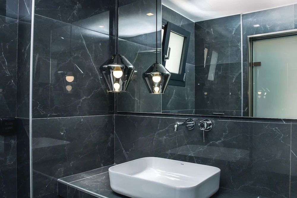 Dionisos Luxury Suites