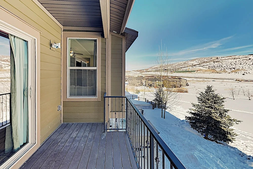 New Listing! Mountain W/ Hot Tub & Deck 5 Bedroom Townhouse