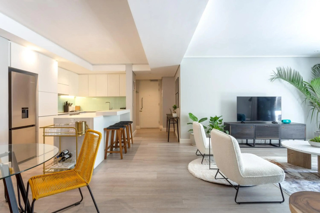 Trendy 2 bedroom apartment in Greenpoint, Cape Town.