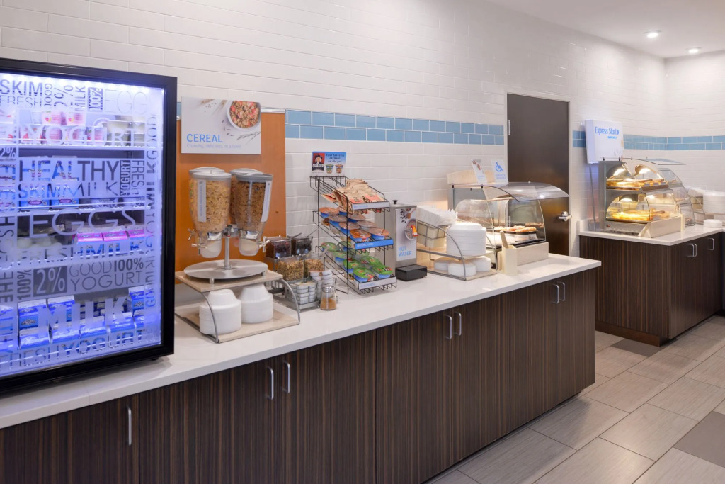Holiday Inn Express Hotel & Suites Sioux Falls At Empire Mall by IHG