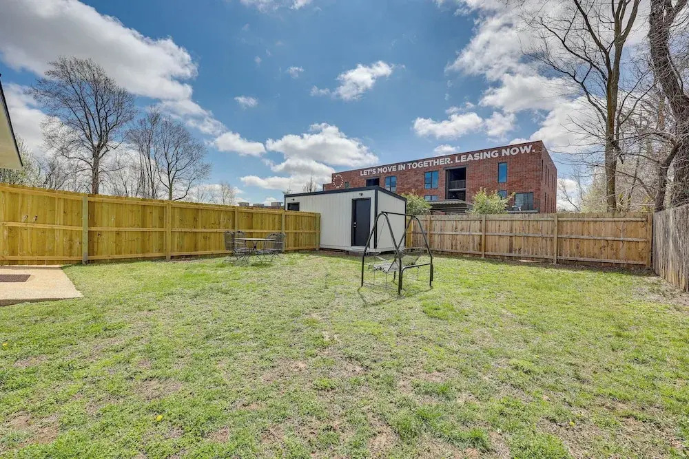 Cozy Duplex, Walk to Bentonville City Square!