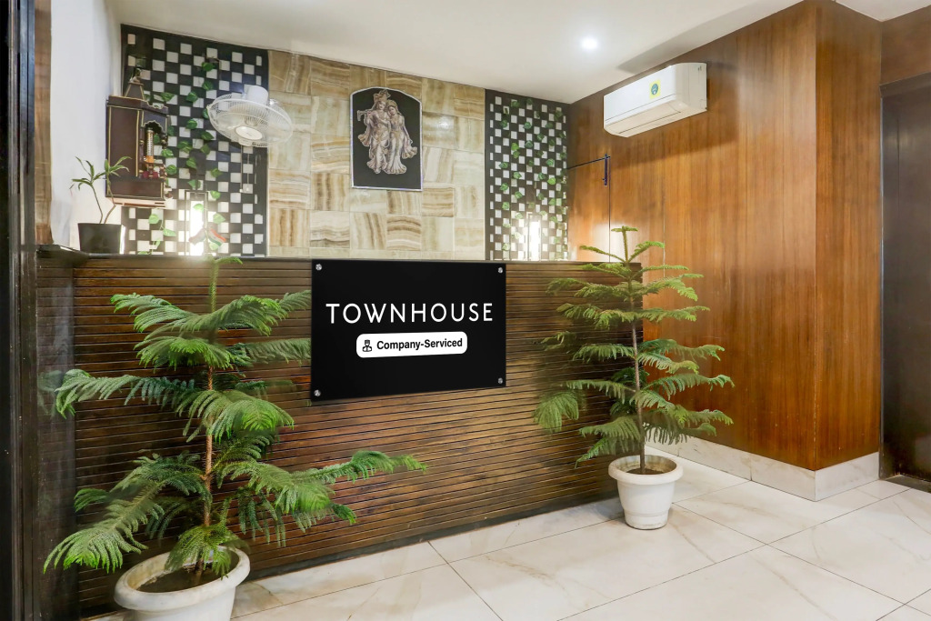 Super Townhouse Sushant Lok Phase 1 Formerly Hotel Neven