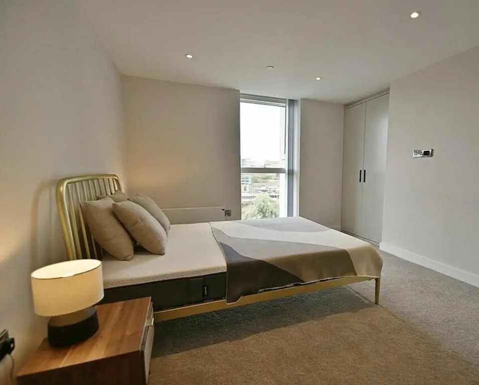 Top Floor 3-bed Penthouse in Manchester