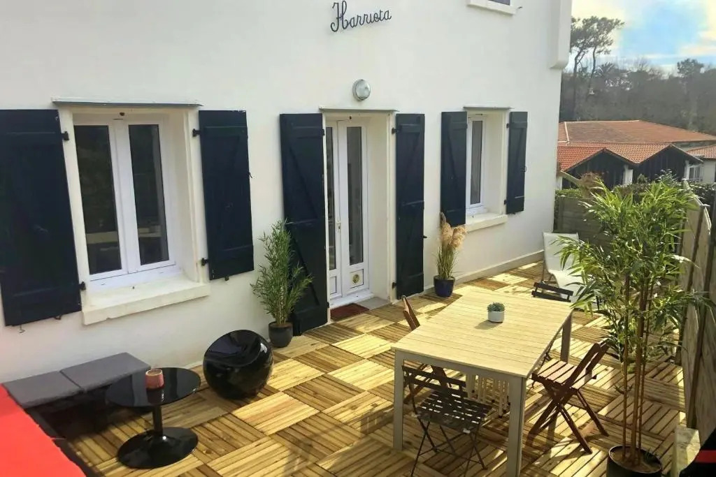 Charming Flat With Terrace 500m From The Beach