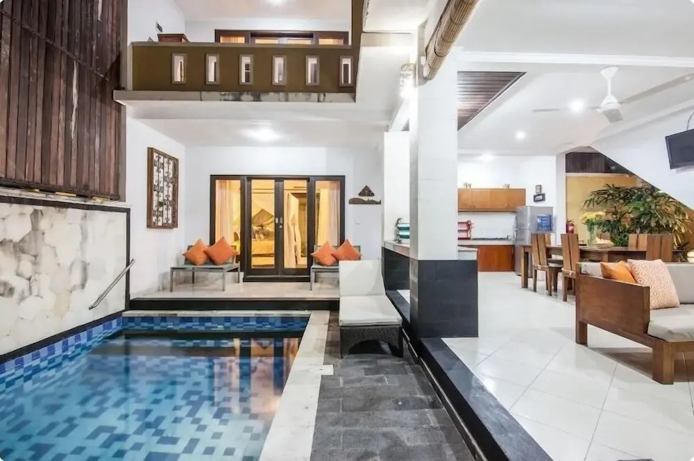 SMV . 10-BR · 10BR Pool Prime Area Walk to Beach and Shops