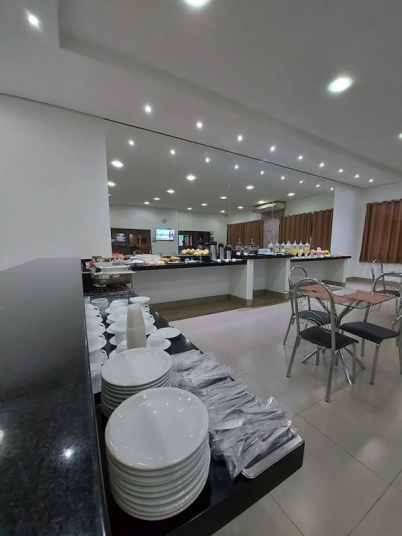 Emmis Park Hotel