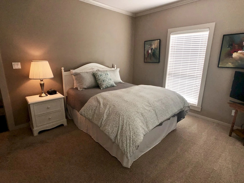 Wine Down 3 Bedrooms 2 Bathrooms Home