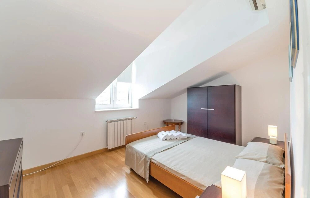 Beautiful Home in Primosten With Wifi and 6 Bedrooms