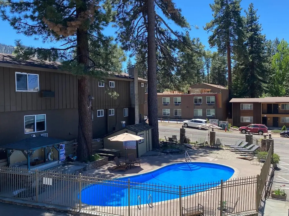 Moose and Maple Lodge