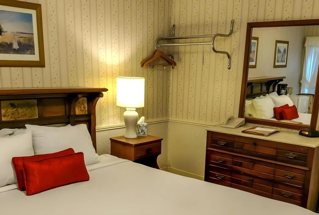 Thayers Inn