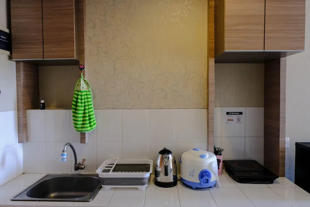 Homey Studio Room At 6Th Floor Beverly Dago Apartment