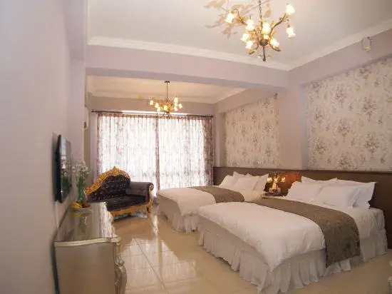 Fall In Love With Paris Hostel