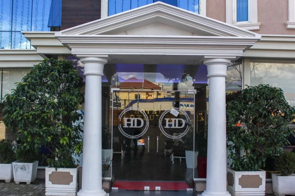 Hotel Deluxe