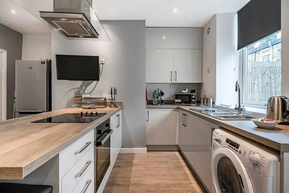 Modern Affordable Home - Contractors Leisure