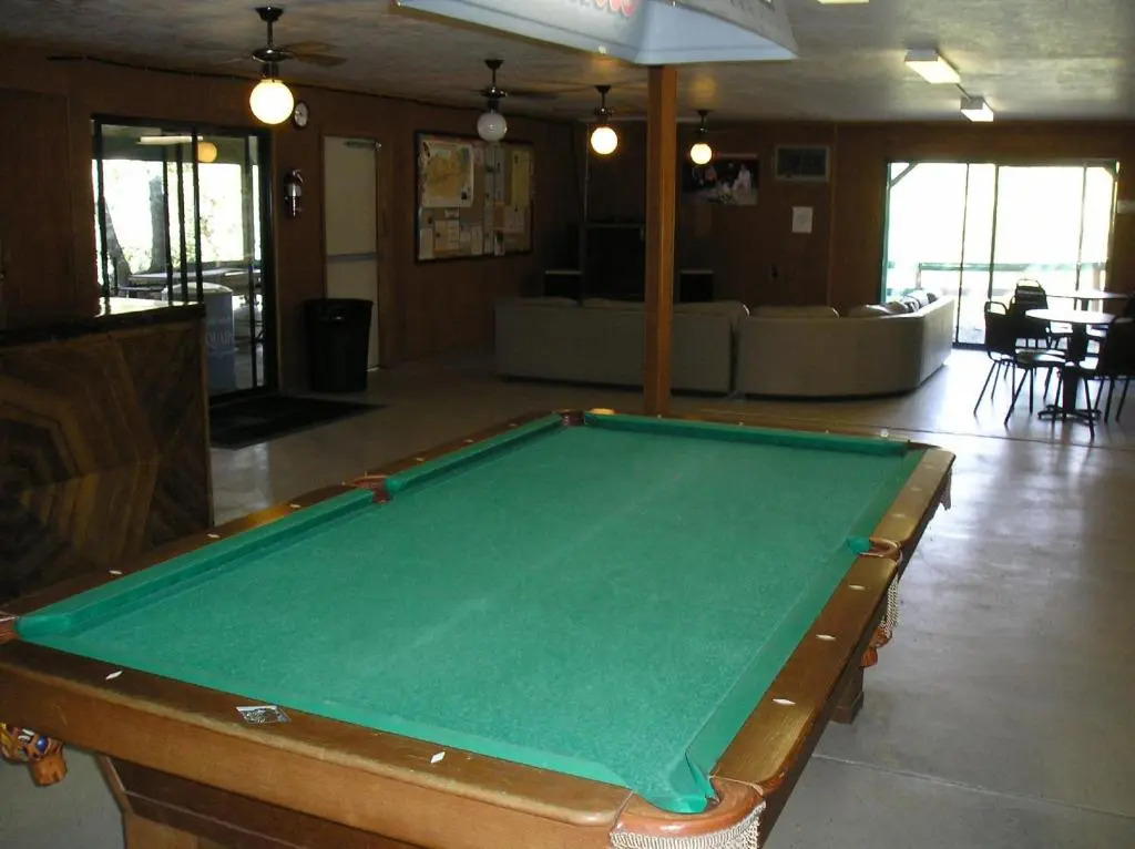 Ponderosa Camping Resort One-Bedroom Cabin 2