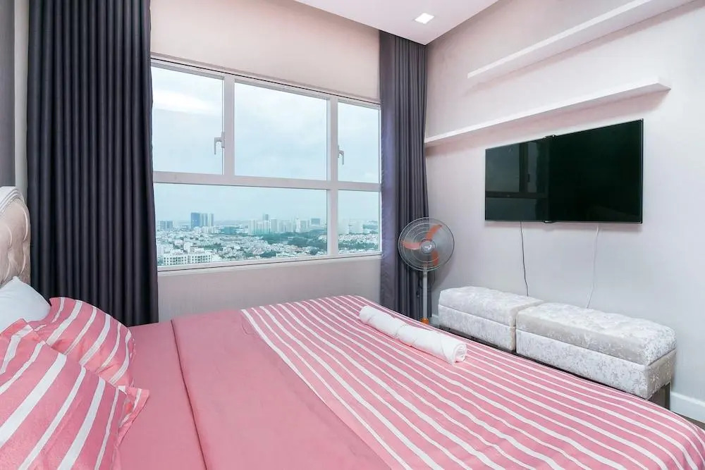Sunrise City Luxury 2BR SW Pool 15th