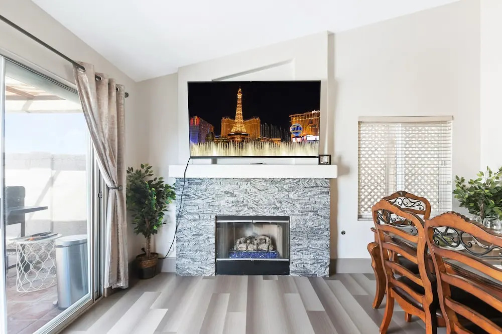 1900 Sqft House 5beds,3bath With Heated Pool,spa,bbq
