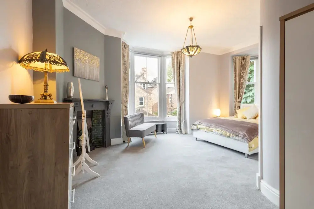 Host Stay Chatsworth Townhouse I