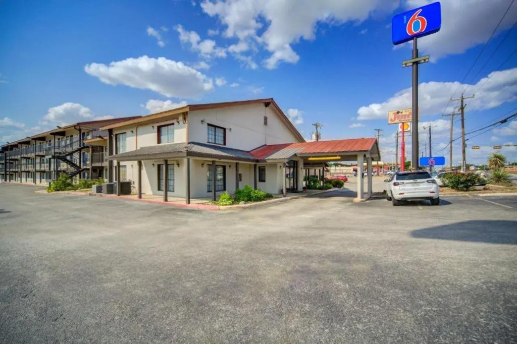 Motel 6 San Antonio, TX I-35 North Corridor