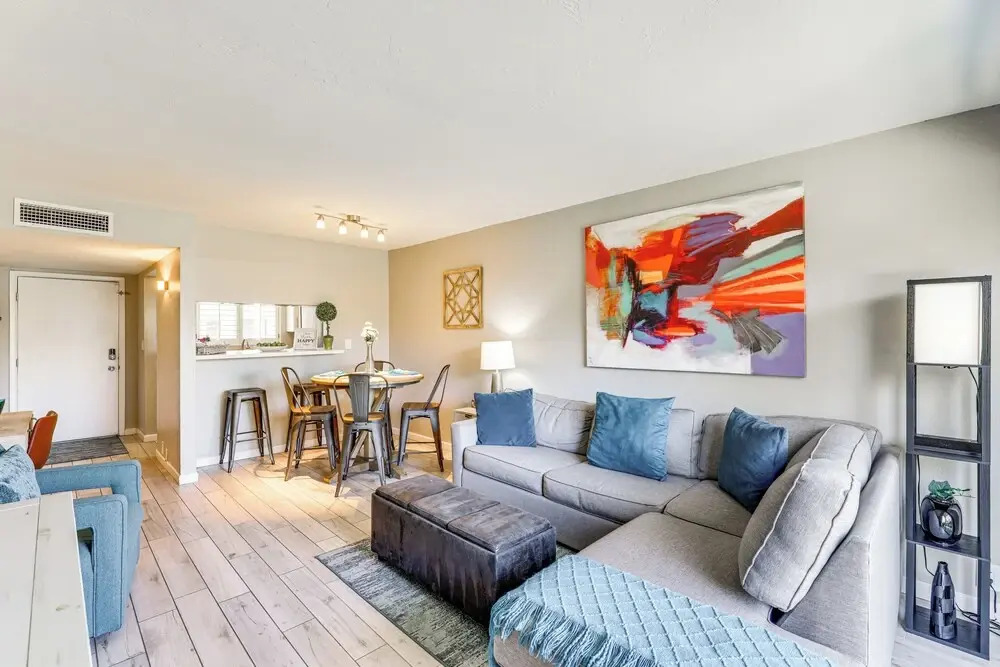 Unwind Poolside, Walk to Old Town! Scottsdale Unit