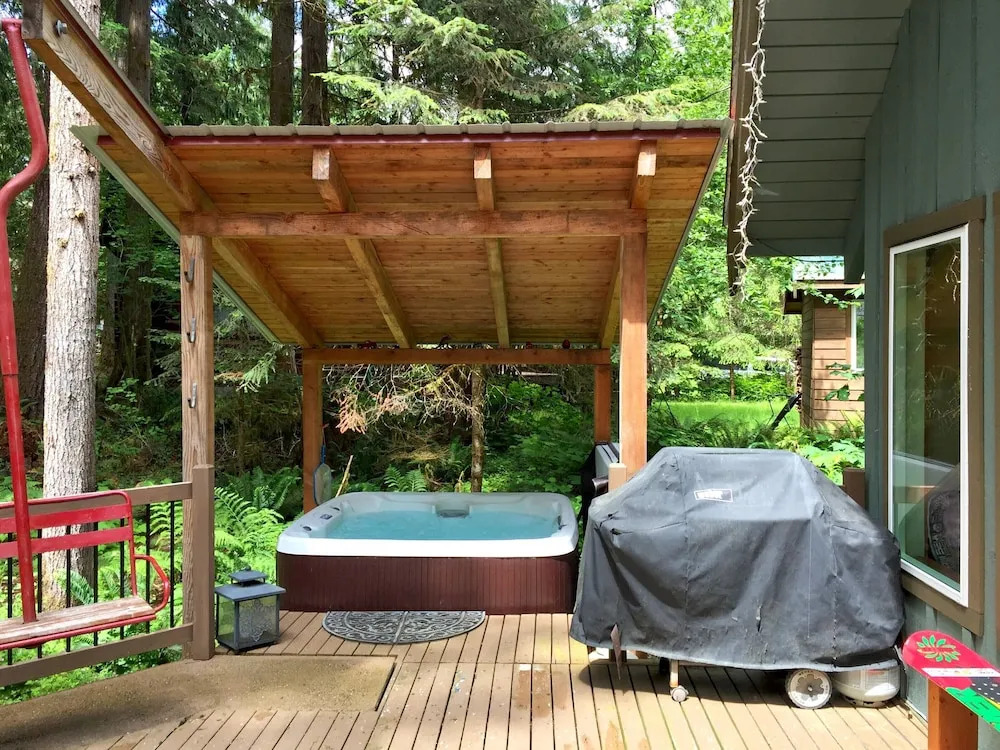 Mt Baker Rim Cabin 99 - Charming Cabin With a hot Tub, Wi-fi, Pet Friendly