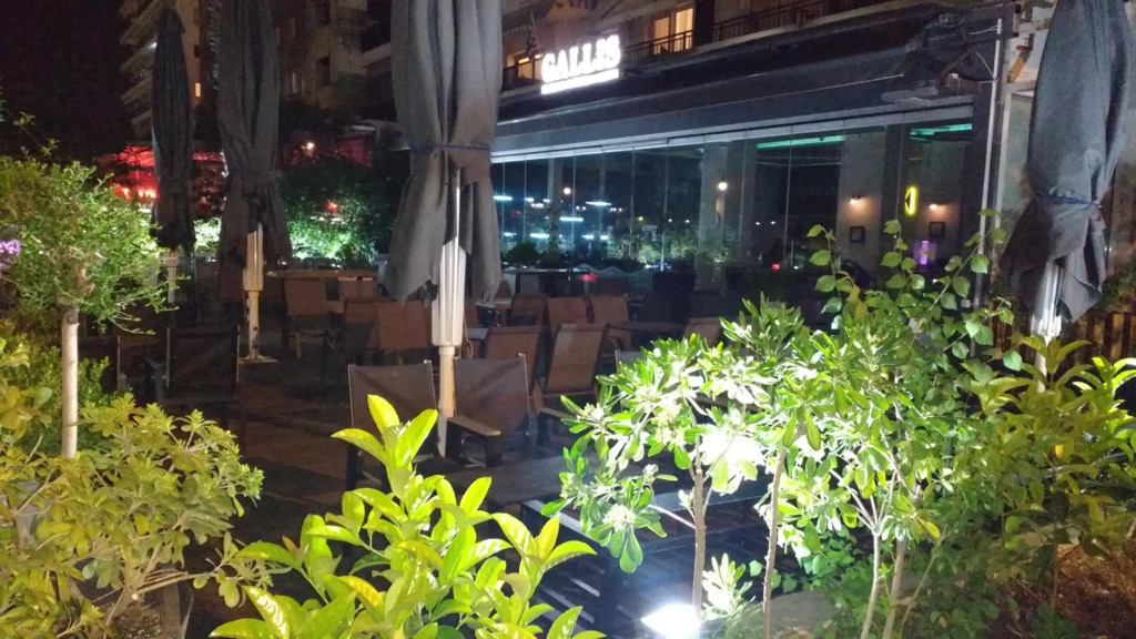 Κεντρικα της πολης διπλα στην παραλιακη και το Συνεδριακο κεντρο του Μεγαρου Μουσικης