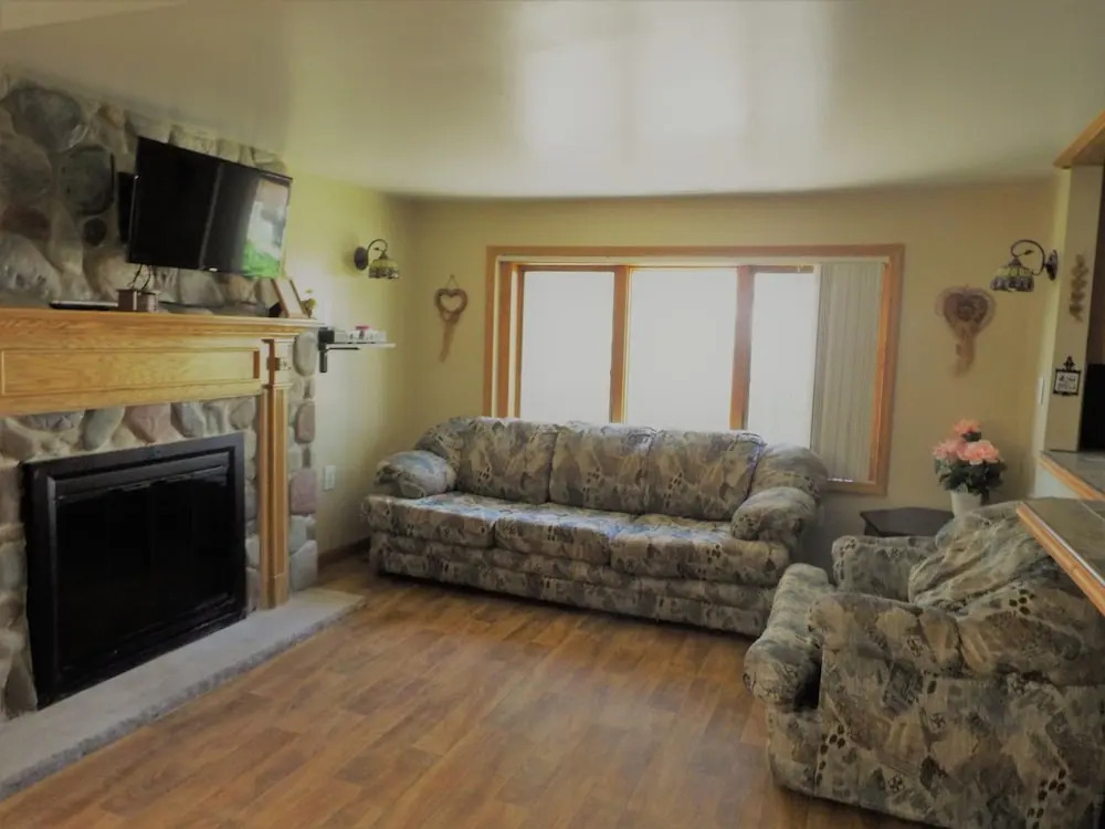 Crooked Lake Resort Cabin 6  (Hilltop Hidaway) Holiday home 3 BestStay
