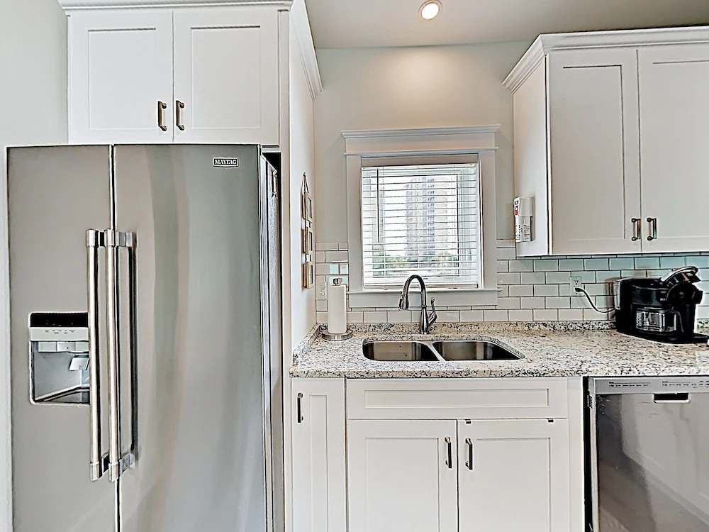 New Listing! All-suite Beach New-build W/ Pool 2 Bedroom Home