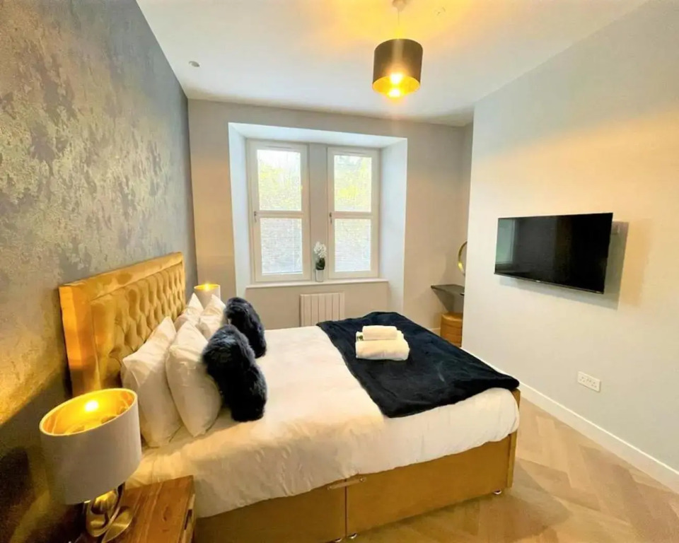 Trendy and Newly Reno'd 1 Bed Nr The Meadows