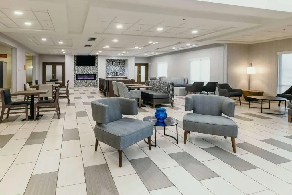 Howard Johnson by Wyndham Bole Plaza Chengwu