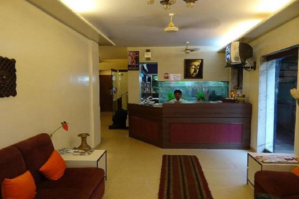 OYO 8755 Hotel Red Palms