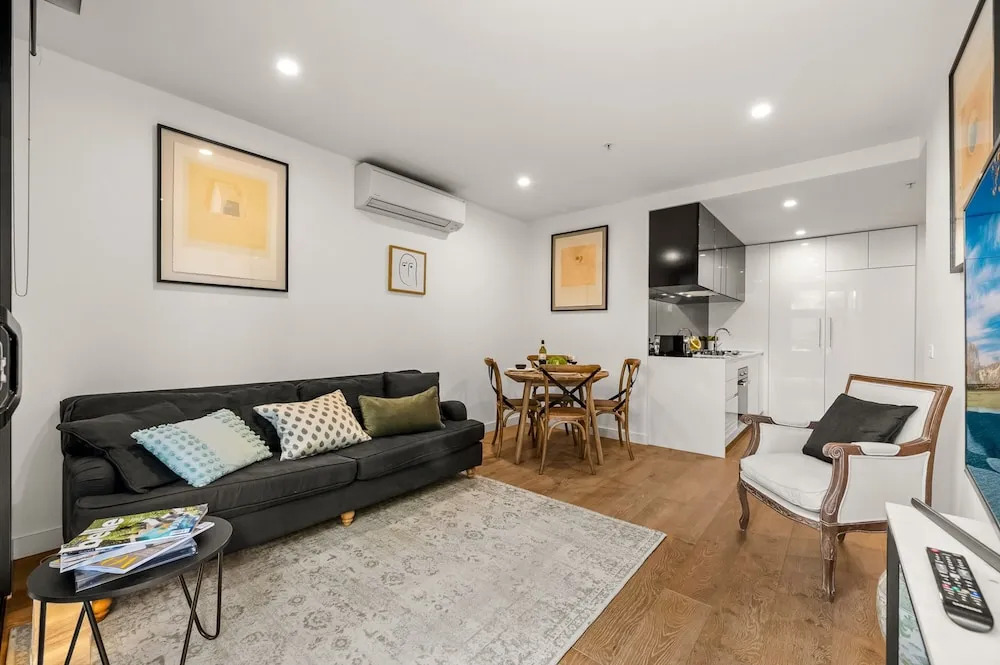 StayCentral - Hawthorn East - Study, 2 Car spaces