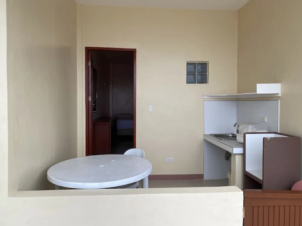 Kellocks Seaview Apartelle