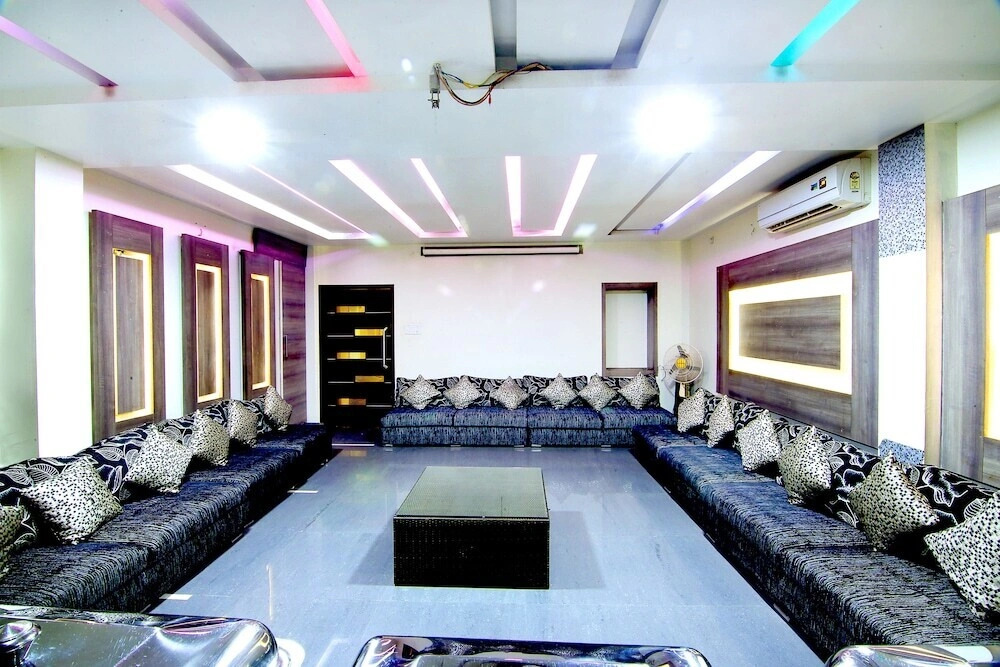OYO 2811 Hotel Meera