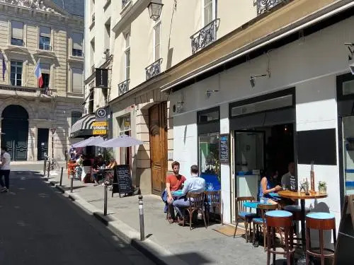 Victoires Near Louvre Apartment