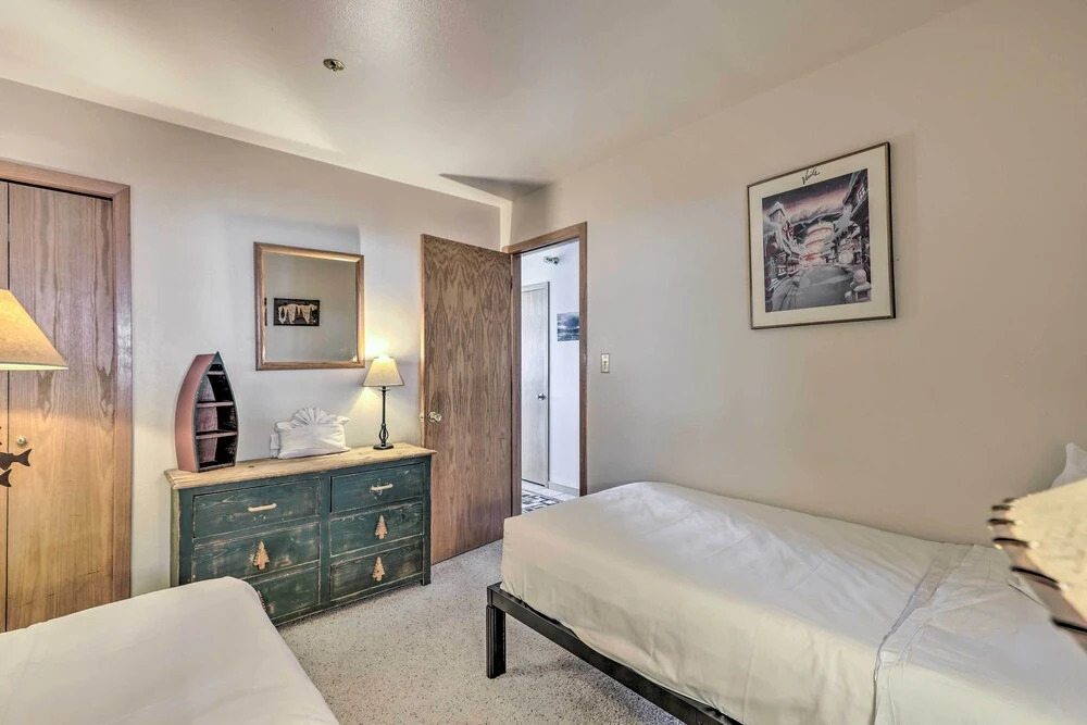 Condo w/ Views & Hot Tub Access in Silverthorne!
