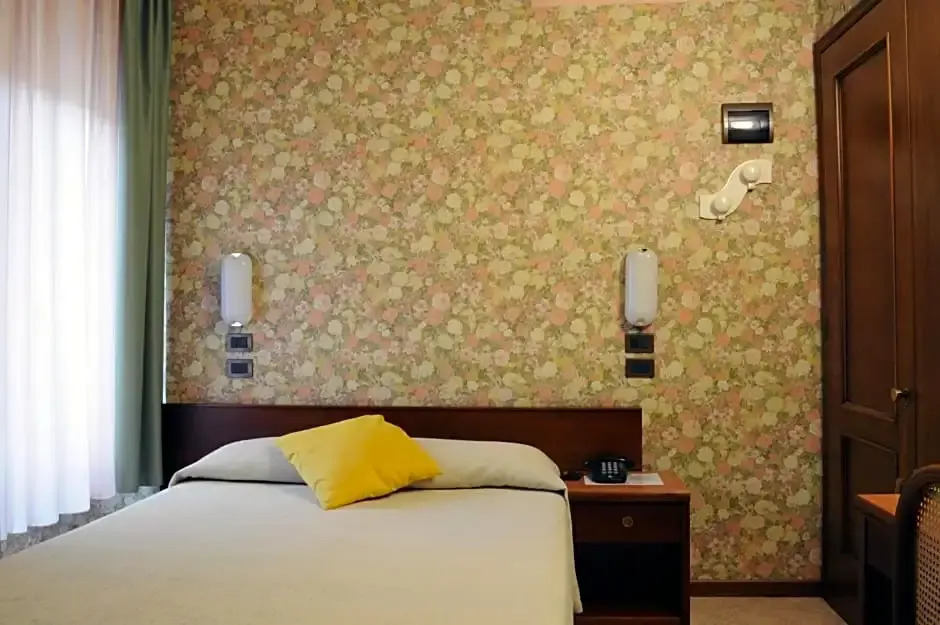 Hotel Button