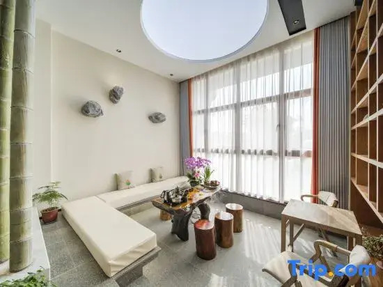 Zeyishan Homestay (Jiuhuashan Scenic Area Transfer Center)