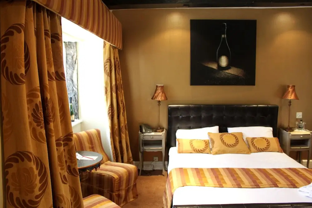 Berts Rooms at The Black Horse Inn
