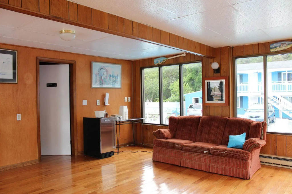 Dennisport Surf Club Boutique Hotel
