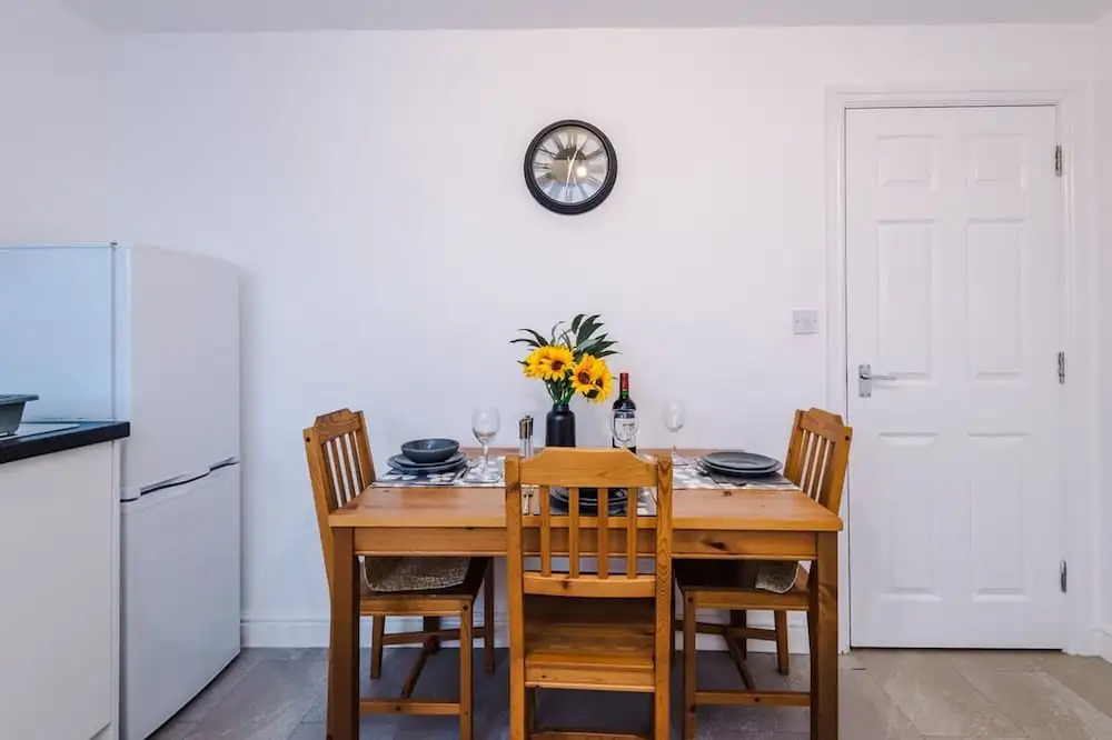 Modern Apartment Ideal for Business Sleeps 3
