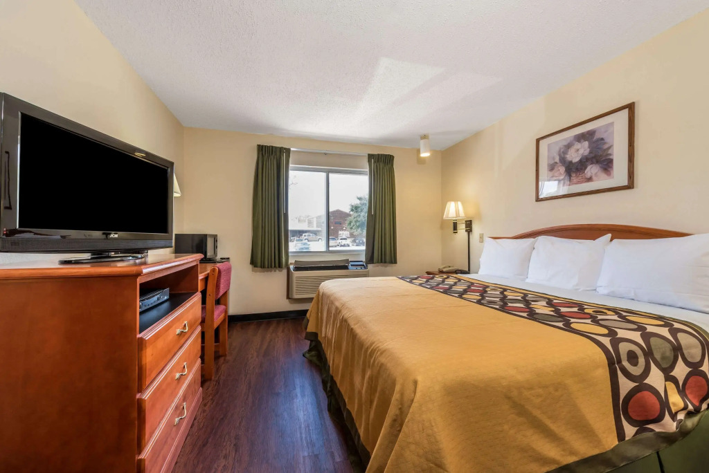Super 8 by Wyndham Denton