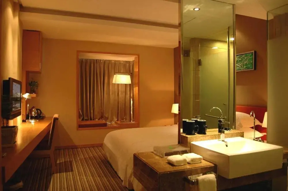 Ejon Kins Hotel