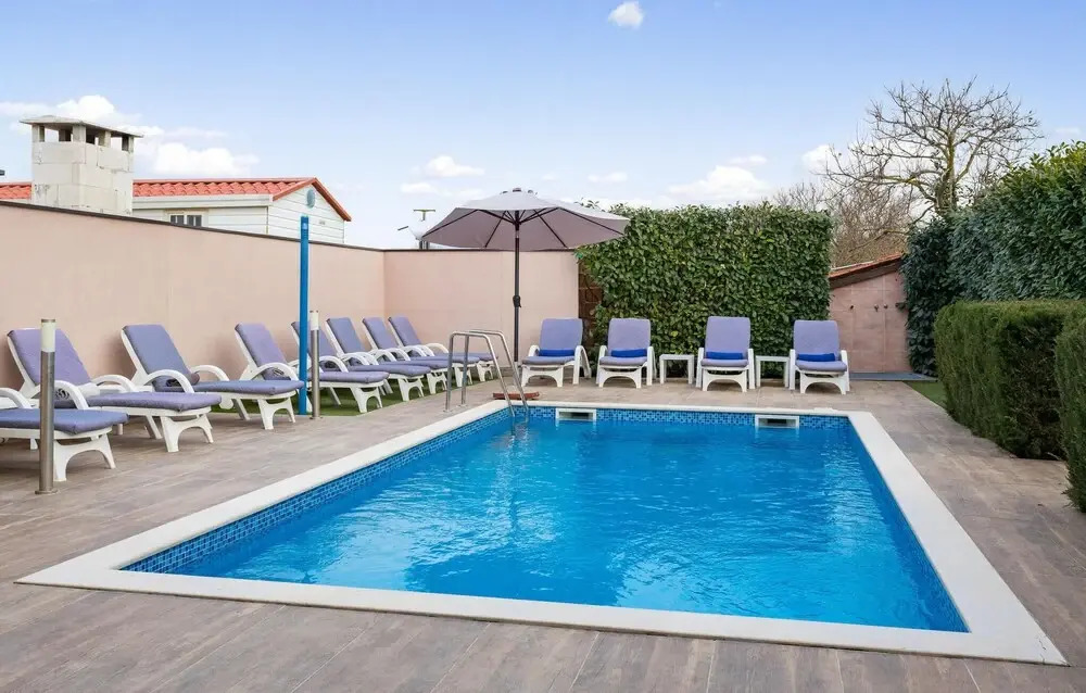 Beautiful Home in Fazana With Wifi, 5 Bedrooms and Outdoor Swimming Pool