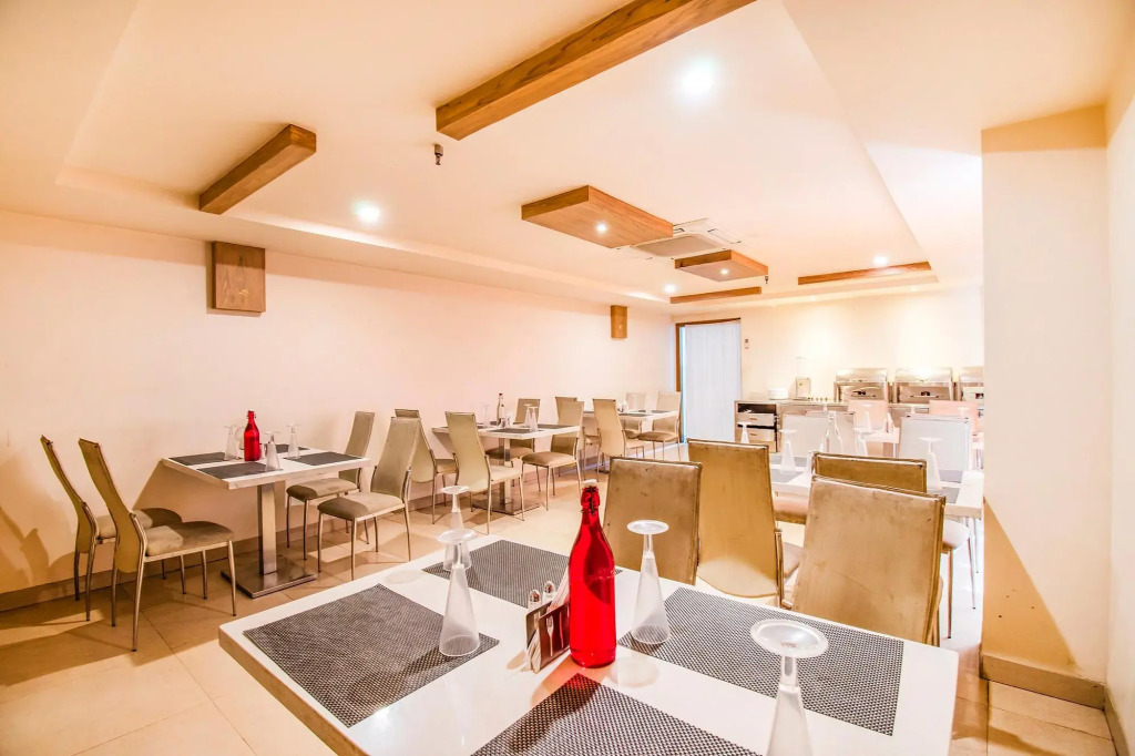 FabHotel Prime Royal Castle