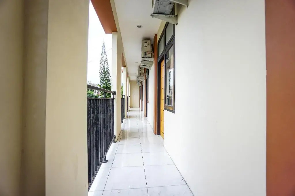OYO 1693 Edward Residence Malalayang
