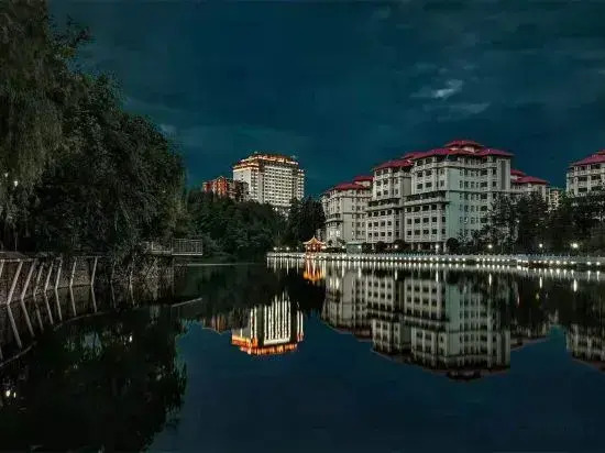 Yiqing Holiday Hotel
