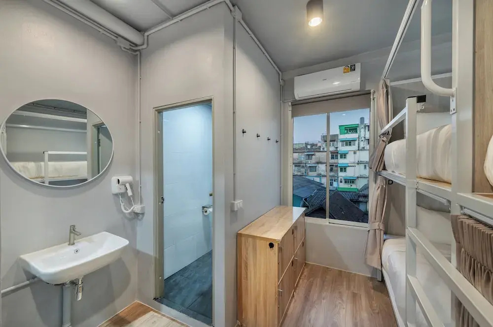 Ti Thong Hostel