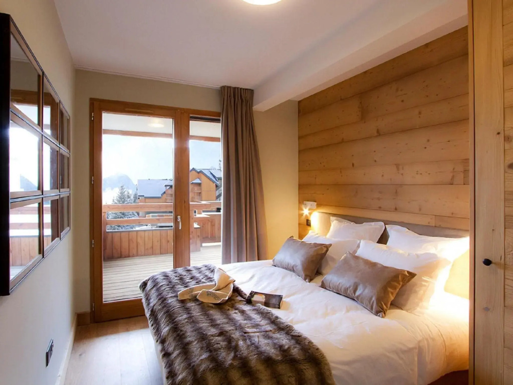 Modern 12-person chalet with panoramic views in Les Deux Alpes